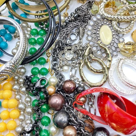 Jewelry Bundle Necklaces Earrings Bracelets Bangles Variety Lot 2.5 lbs. - Picture 4 of 11